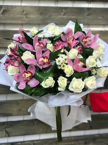 Букет цветов из: Розы и Хризантемы в Тлюстенхабль
