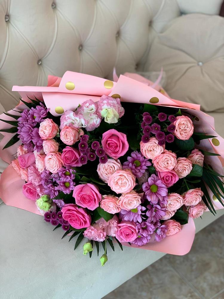 Букет цветов из: Хризантемы, Розы и Лизиантусы в Тлюстенхабль