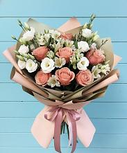 Букет цветов из:  Розы, Альстромерии и Лизиантусы в Тлюстенхабль