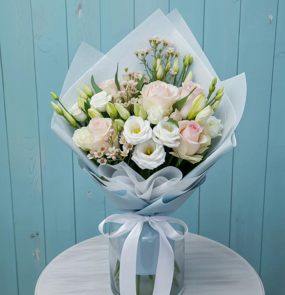 Букет цветов из: Розы и Лизиантусы в Тлюстенхабль