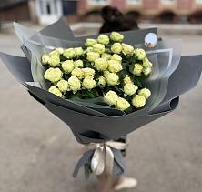 Букет Белые кустовые розы Солинеро в Тлюстенхабль