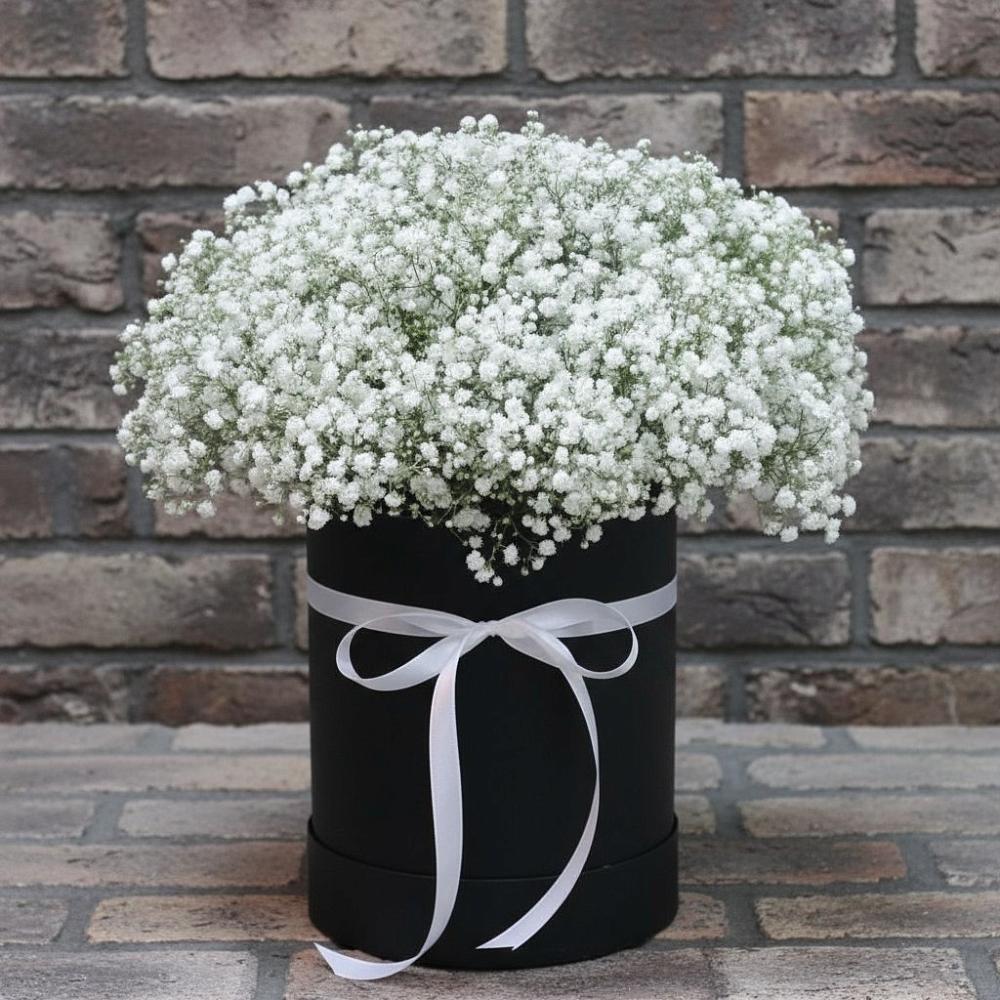 Цветочная композиция из Гипсофила в шляпной коробке в Тлюстенхабль