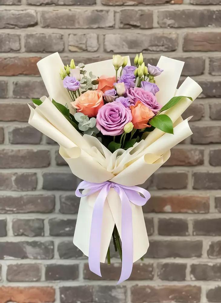 Букет цветов из: Лизиантусы и Розы в Тлюстенхабль