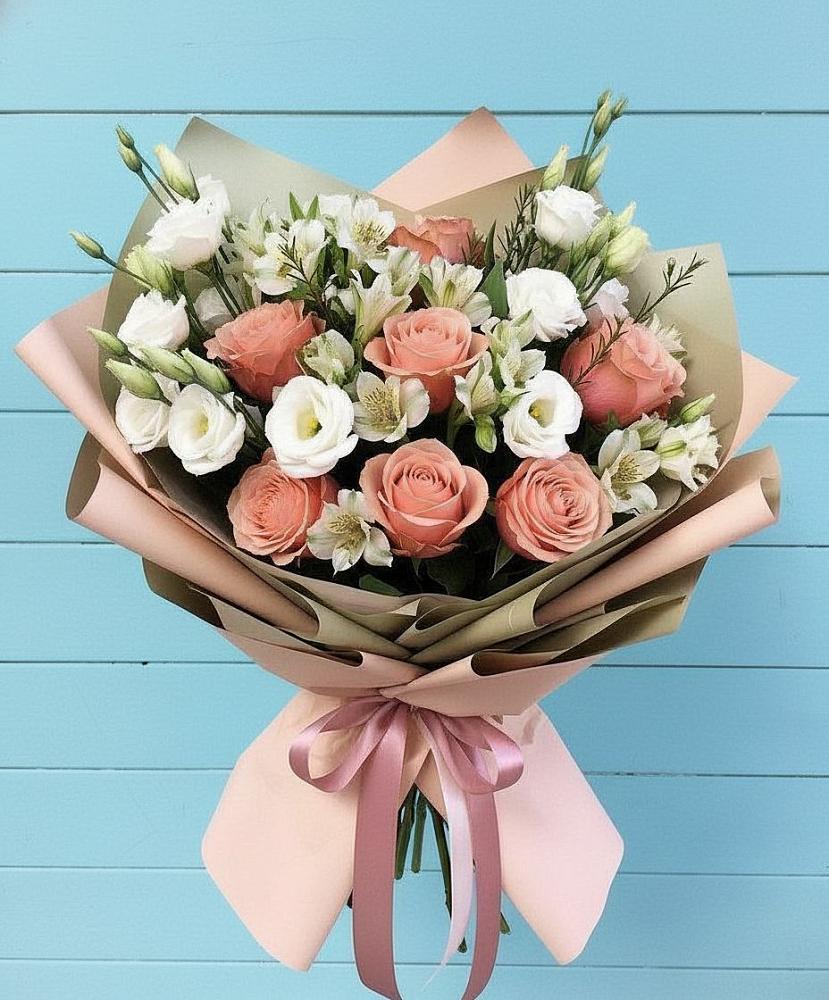 Букет цветов из: Розы, Альстромерии и Лизиантусы в Тлюстенхабль