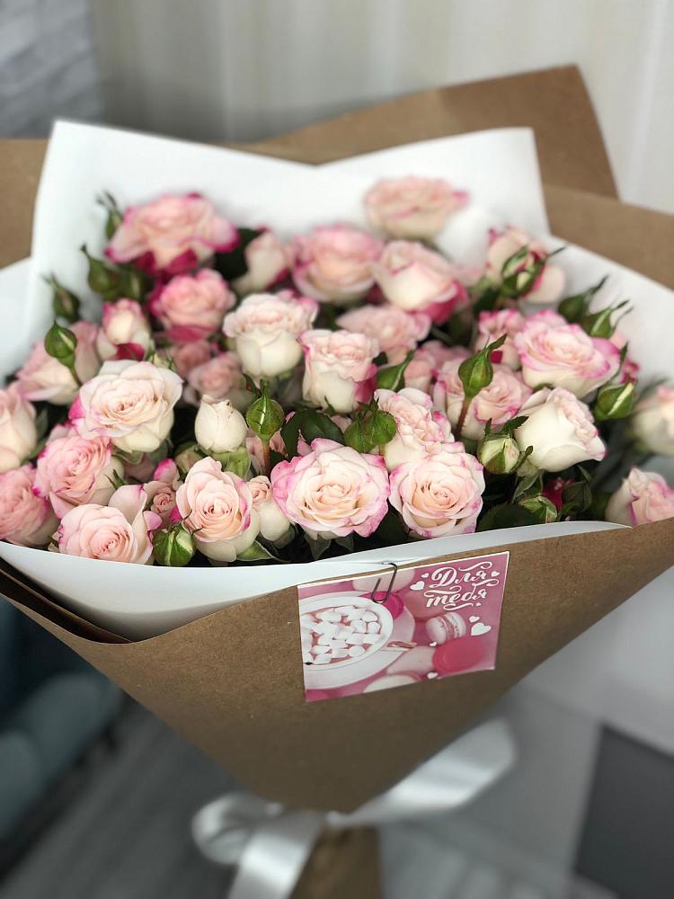 Букет цветов из: Розы в Тлюстенхабль