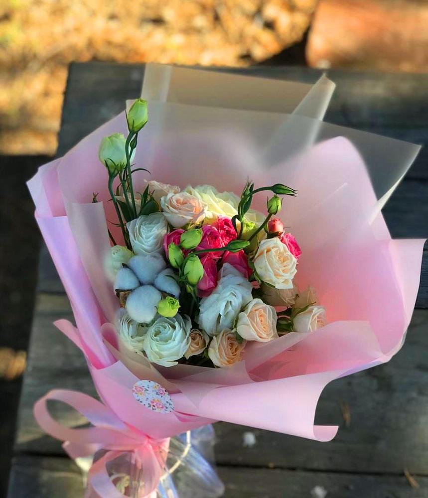 Букет цветов из: Розы и Лизиантусы в Тлюстенхабль