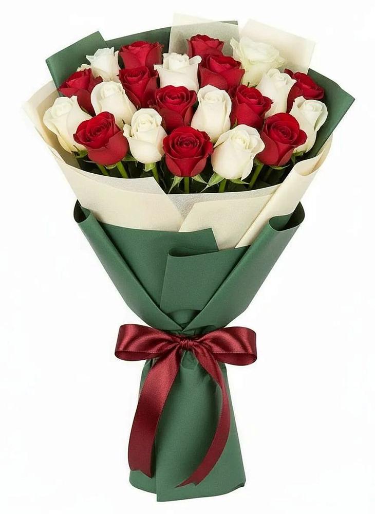 Букет Микс из красных и белых роз в Тлюстенхабль