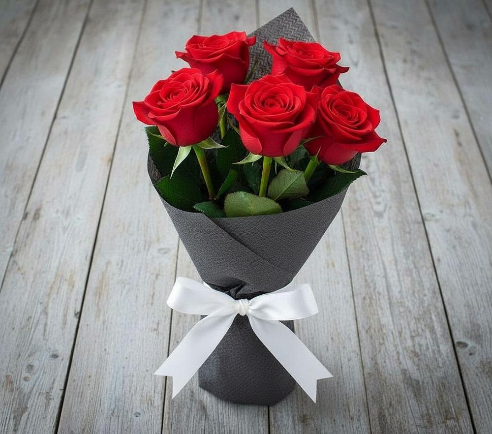 Букет 5 Красных роз Эдлесс Лав в Тлюстенхабль