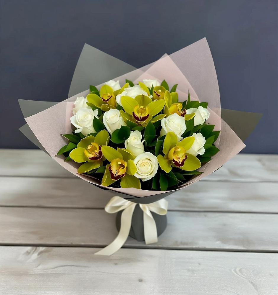 Букет цветов из: Орхидеи и Розы в Тлюстенхабль