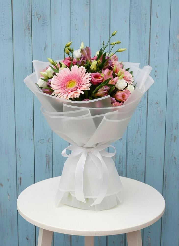 Букет цветов из: Герберы, Альстромерии и Лизиантусы в Тлюстенхабль