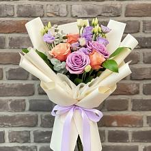 Букет цветов из:  Лизиантусы и Розы в Тлюстенхабль