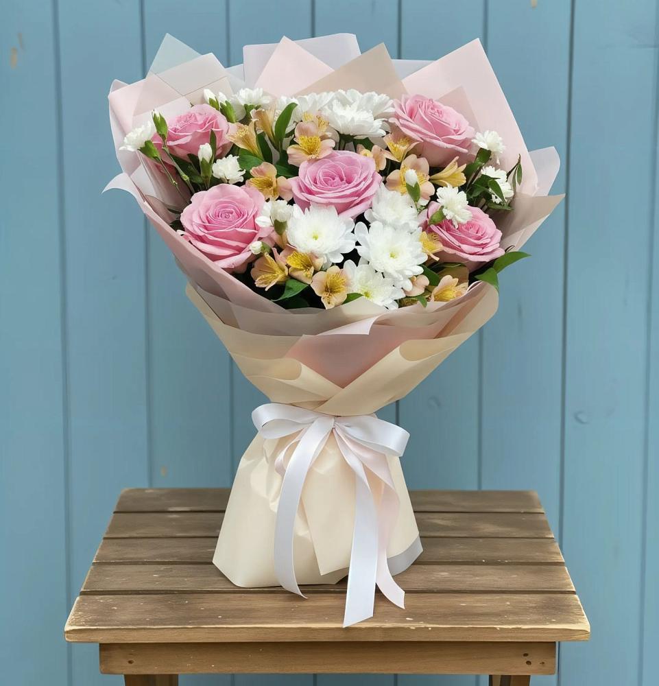 Букет цветов из: Гвоздики, Орхидеи и Розы в Тлюстенхабль