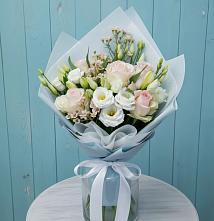 Букет цветов из:  Розы и Лизиантусы в Тлюстенхабль