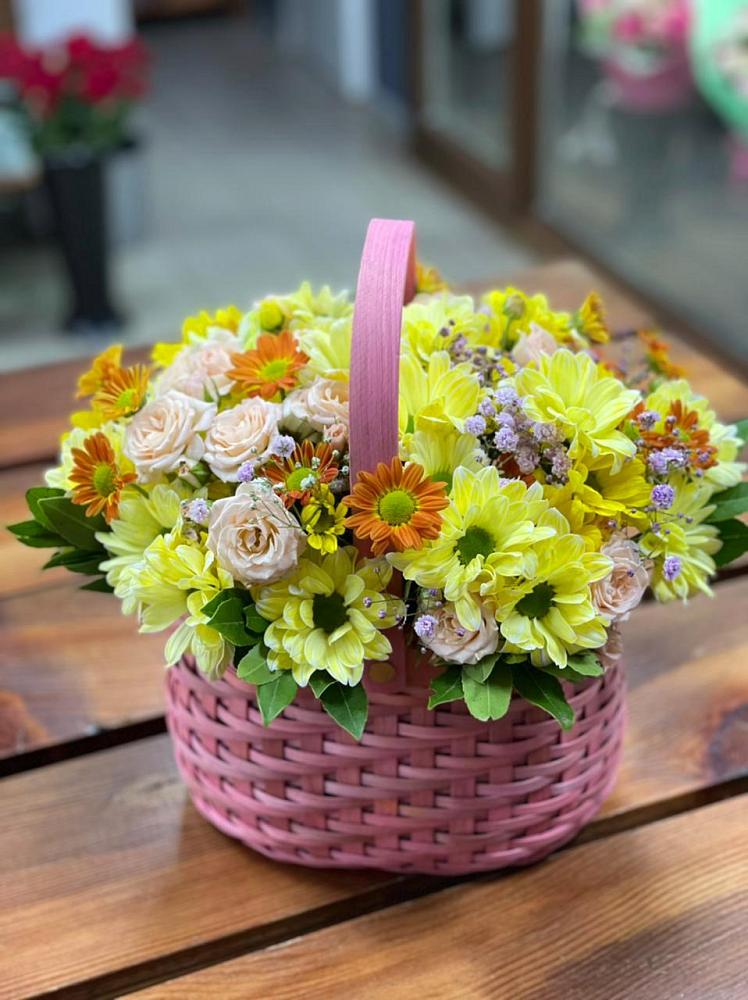 Цветочная композиция из Хризантемы и Розы в корзине в Тлюстенхабль