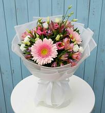 Букет цветов из:  Герберы, Альстромерии и Лизиантусы #REPLACE_PRED# Тлюстенхабль