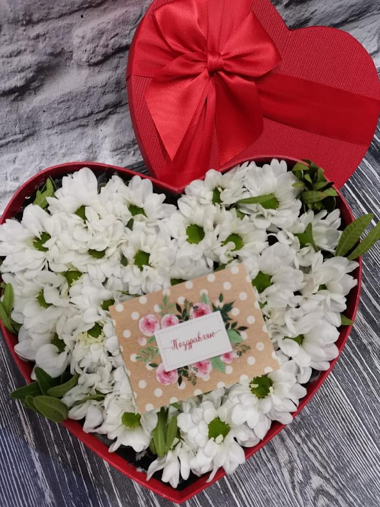 Цветочная композиция из Хризантемы в виде сердца в Тлюстенхабль