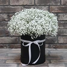 Цветочная композиция из Гипсофила в шляпной коробке в Тлюстенхабль