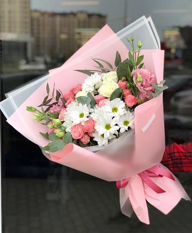 Букет цветов из: Розы, Лизиантусы и Хризантемы в Тлюстенхабль
